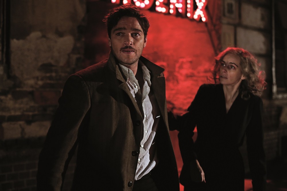 PHOENIX ein Film von CHRISTIAN PETZOLD mit NINA HOSS und RONALD ZEHRFELD.Die Geschichte einer Holocaust Ueberlebenden die mit neuer Intentität herausfinden will ob ihr Mann sie verraten hat. Story on a woman who has survived the Holocaust. Presumedly dead, she returns home under a new identity to find out if her husband betrayed her Phoenix. Il racontera l'histoire, après la Seconde Guerre Mondiale, d'une femme qui a survécu à l'Holocauste. Tout le monde la croit morte. Elle revient chez elle sous une nouvelle identité et découvre que son mari l'a trahie... ACHTUNG: Verwendung nur fuer redaktionelle Zwecke im Zusammenhang mit der Berichterstattung ueber diesen Film und mit Urheber-Nennung PHOENIX ein Film von CHRISTIAN PETZOLD mit NINA HOSS und RONALD ZEHRFELD.Die Geschichte einer Holocaust Ueberlebenden die mit neuer Intensität herausfinden will ob ihr Mann sie verraten hat. Story on a woman who has survived the Holocaust. Presumedly dead, she returns home under a new identity to find out if her husband betrayed her Phoenix. Il racontera l'histoire, après la Seconde Guerre Mondiale, d'une femme qui a survécu à l'Holocauste. Tout le monde la croit morte. Elle revient chez elle sous une nouvelle identité et découvre que son mari l'a trahie... ACHTUNG: Verwendung nur fuer redaktionelle Zwecke im Zusammenhang mit der Berichterstattung ueber diesen Film und mit Urheber-Nennung