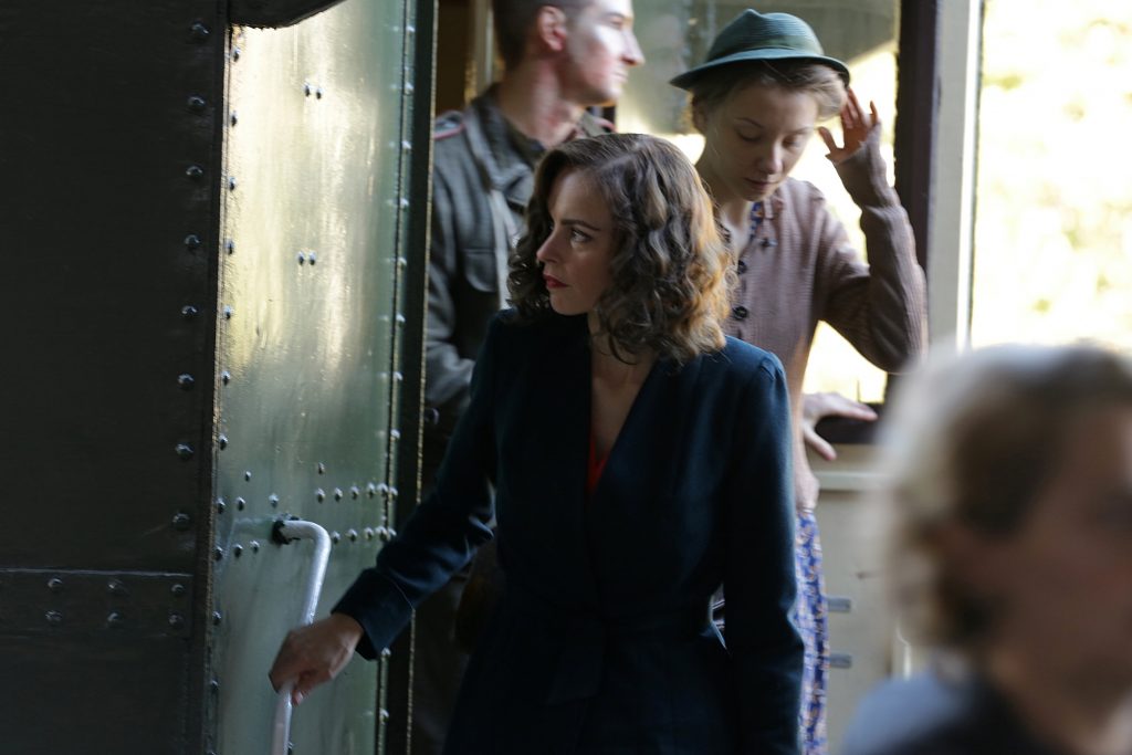 PHOENIX ein Film von CHRISTIAN PETZOLD mit NINA HOSS und RONALD ZEHRFELD.Die Geschichte einer Holocaust Ueberlebenden die mit neuer Intentität herausfinden will ob ihr Mann sie verraten hat. Story on a woman who has survived the Holocaust. Presumedly dead, she returns home under a new identity to find out if her husband betrayed her Phoenix. Il racontera l'histoire, après la Seconde Guerre Mondiale, d'une femme qui a survécu à l'Holocauste. Tout le monde la croit morte. Elle revient chez elle sous une nouvelle identité et découvre que son mari l'a trahie... ACHTUNG: Verwendung nur fuer redaktionelle Zwecke im Zusammenhang mit der Berichterstattung ueber diesen Film und mit Urheber-Nennung PHOENIX ein Film von CHRISTIAN PETZOLD mit NINA HOSS und RONALD ZEHRFELD.Die Geschichte einer Holocaust Ueberlebenden die mit neuer Intensität herausfinden will ob ihr Mann sie verraten hat. Story on a woman who has survived the Holocaust. Presumedly dead, she returns home under a new identity to find out if her husband betrayed her Phoenix. Il racontera l'histoire, après la Seconde Guerre Mondiale, d'une femme qui a survécu à l'Holocauste. Tout le monde la croit morte. Elle revient chez elle sous une nouvelle identité et découvre que son mari l'a trahie... ACHTUNG: Verwendung nur fuer redaktionelle Zwecke im Zusammenhang mit der Berichterstattung ueber diesen Film und mit Urheber-Nennung